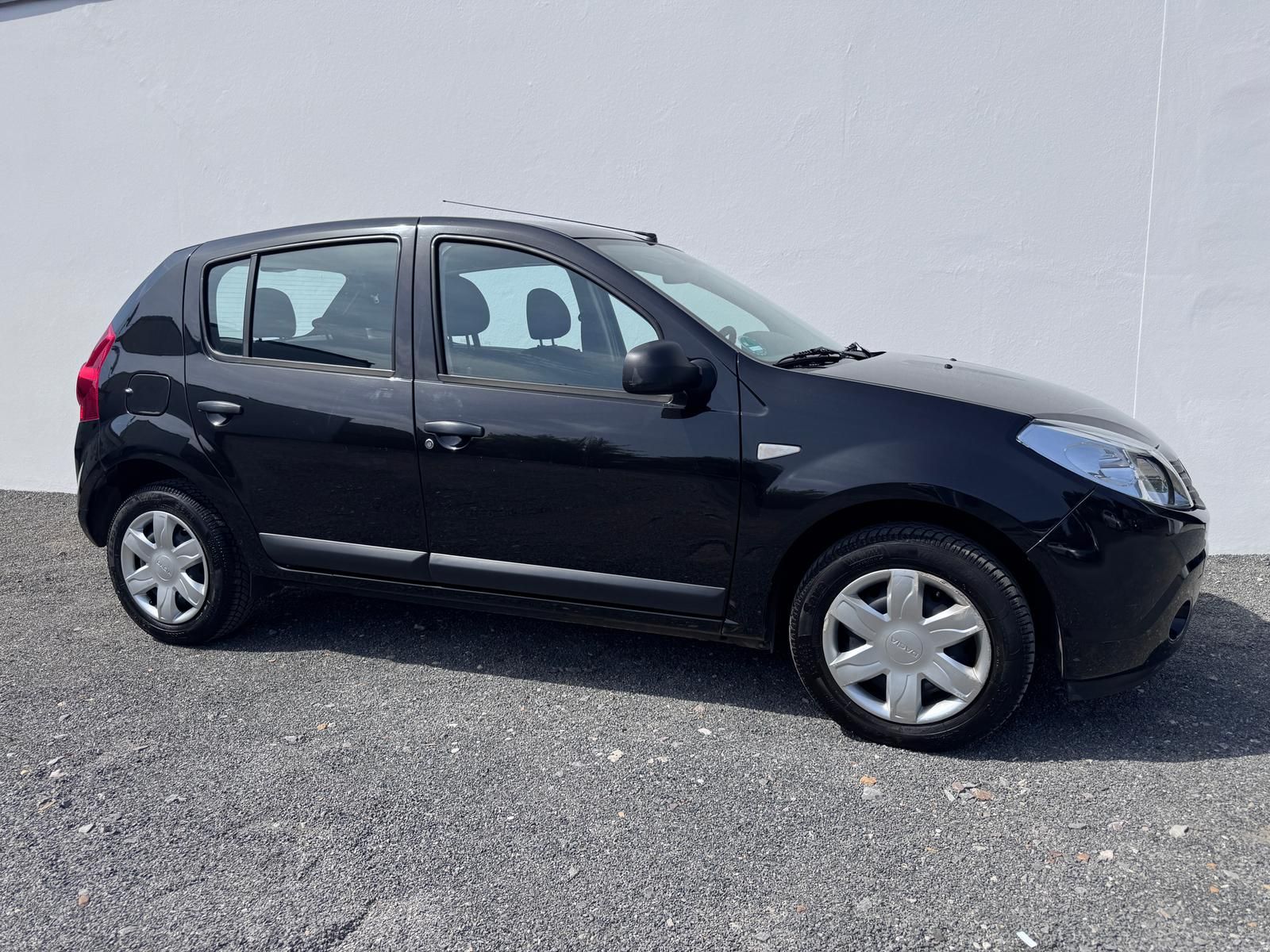 Fahrzeugabbildung Dacia SANDERO 1.4 AMBIANCE/ALLWETTER/SCHECKHEFT/5T