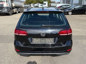Volkswagen Golf - 8