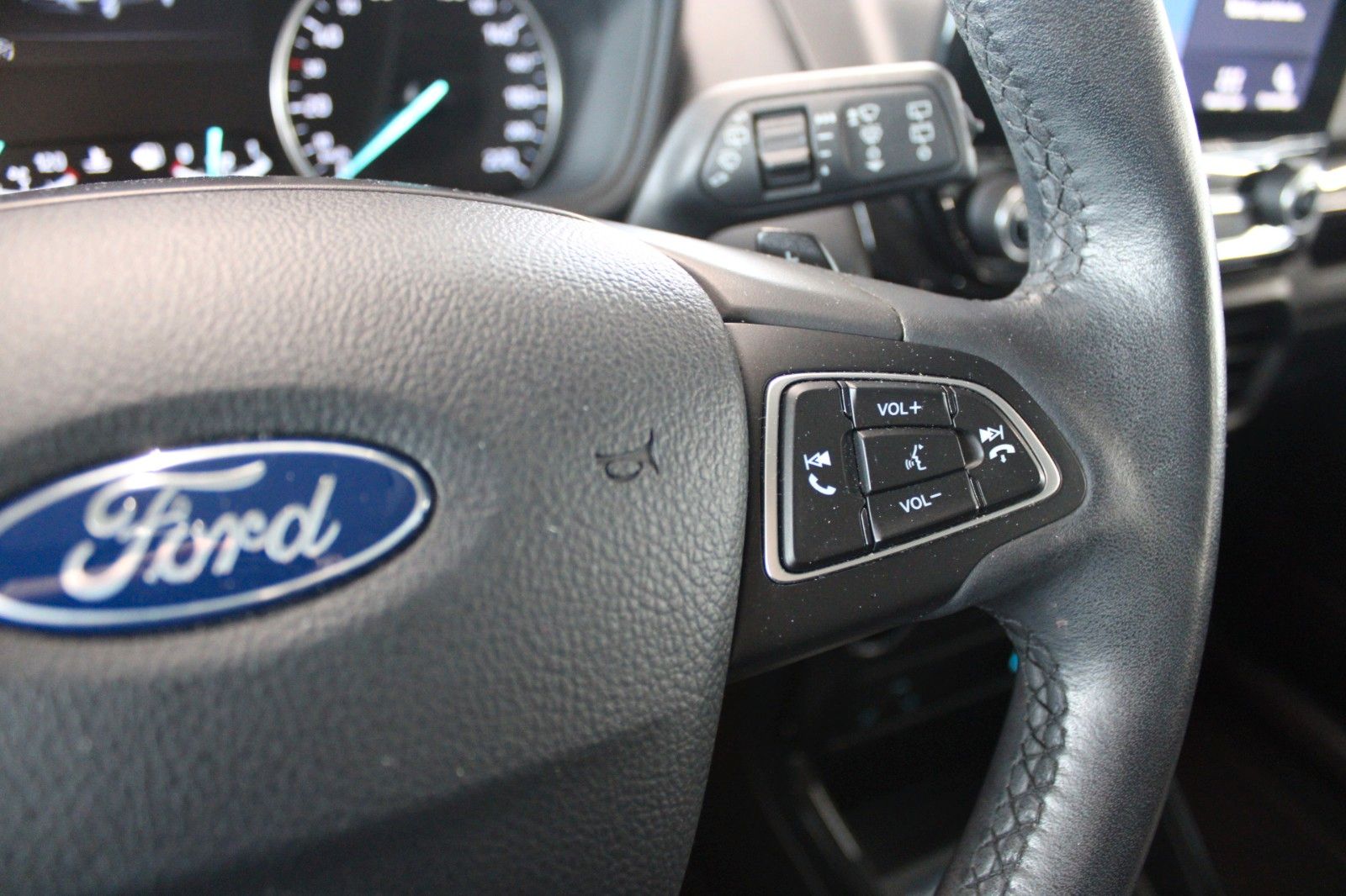 Fahrzeugabbildung Ford EcoSport Titanium AUTOMATIK Navi CAM WinterPaket