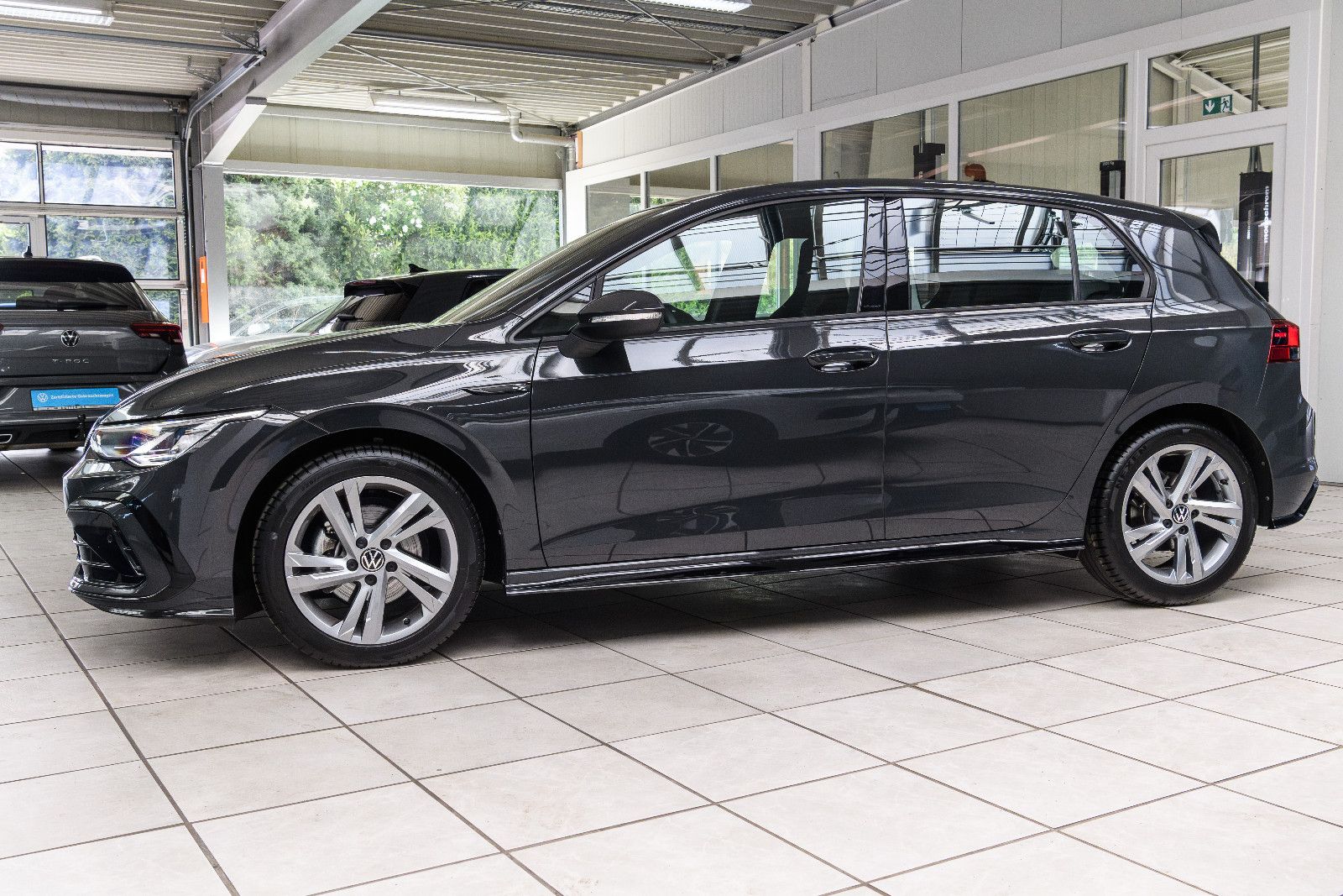 Fahrzeugabbildung Volkswagen Golf VIII R-Line +Led +Keyless+We Connect Plus