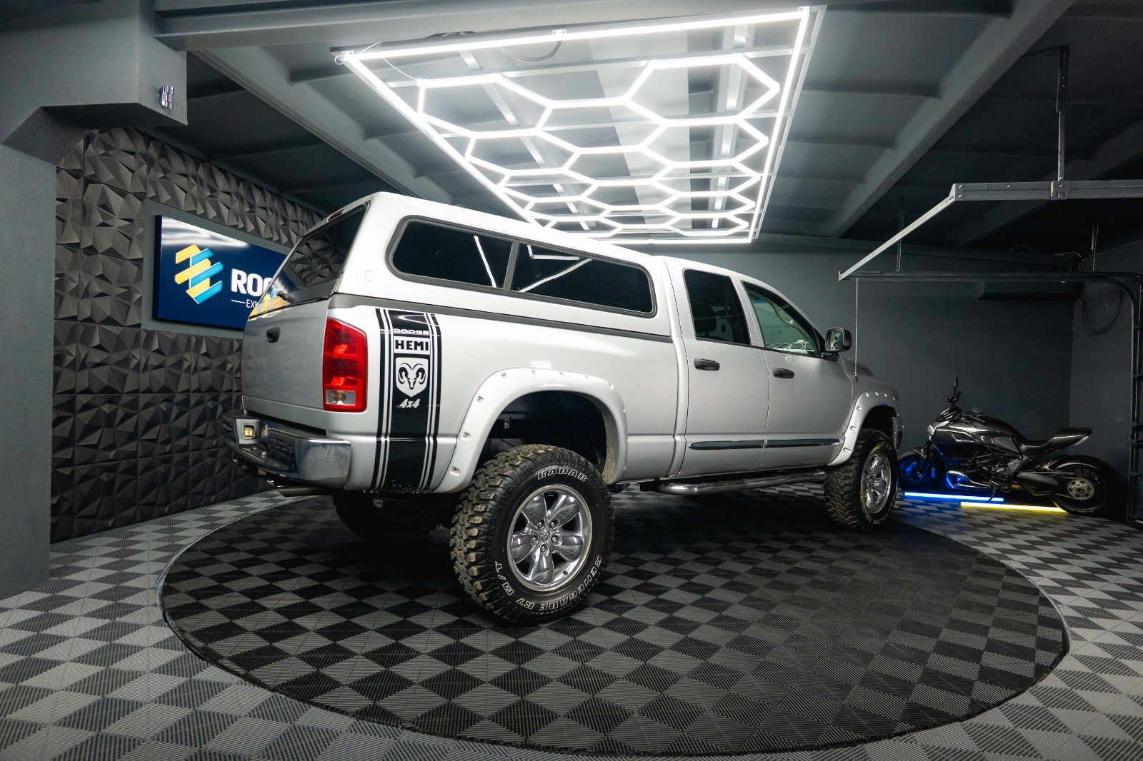 Fahrzeugabbildung Dodge RAM 5.7 V8 HEMI 4x4 OFFROAD MONSTERTRUCK LONGBED