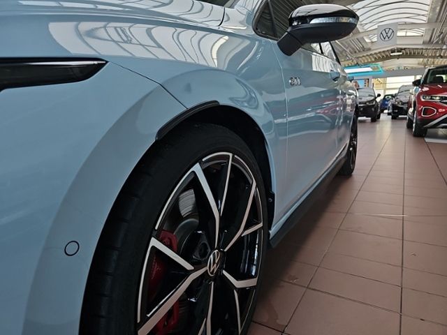 Fahrzeugabbildung Volkswagen Golf GTI 2.0 TSI DSG PANO IQ.LIGHT H&K BLACKSTYL