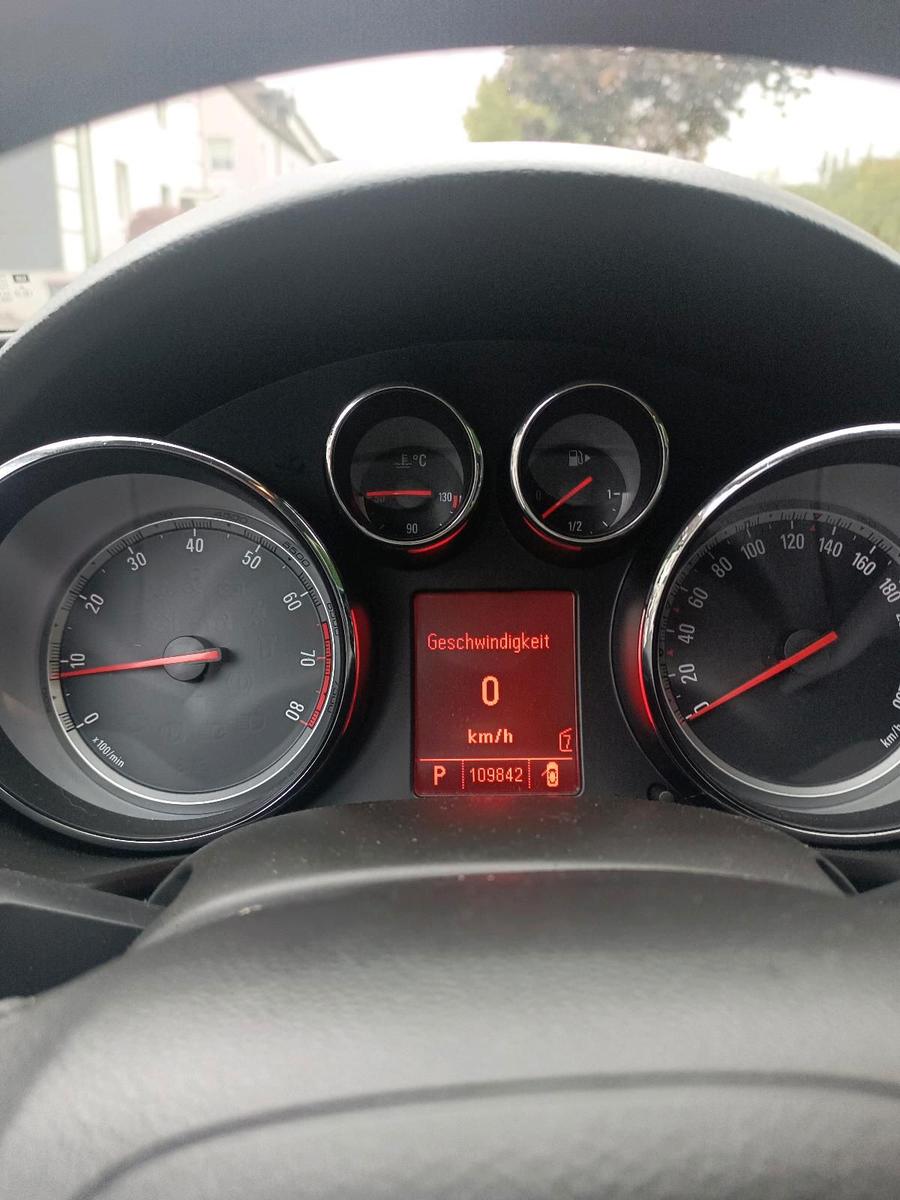 Opel Insignia 2009 — engine 220 HP (162kW)