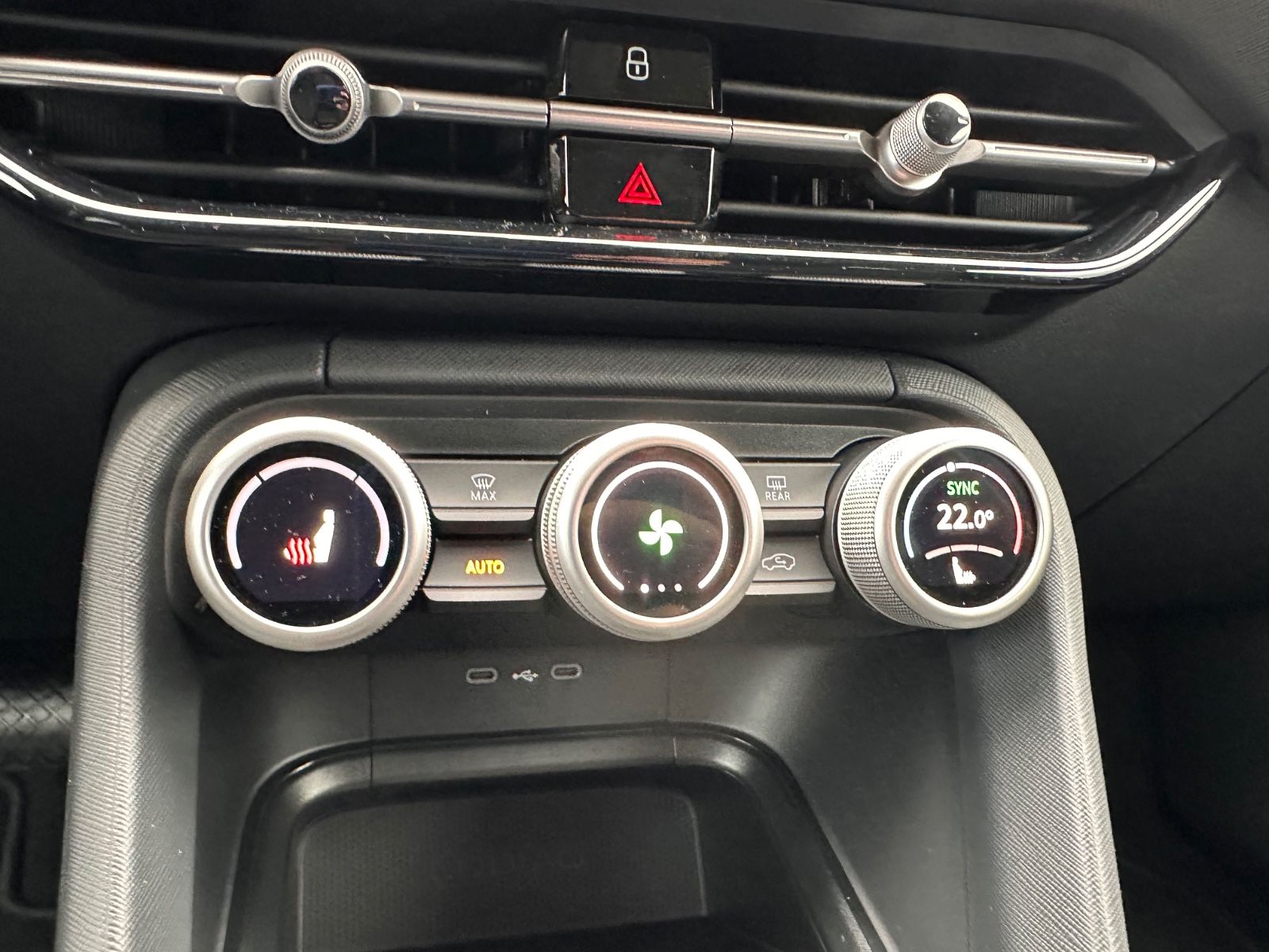 Fahrzeugabbildung SKODA Kodiaq 1.5 eTSI Selection DSG ACC/LED/PDC/SHZ