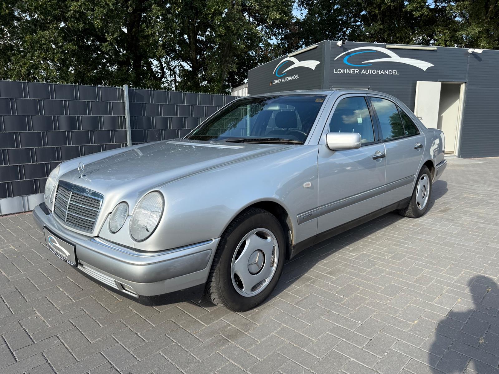 Mercedes-Benz E 240 ELEGANCE/AUTOMATIK/KLIMA/1.HAND
