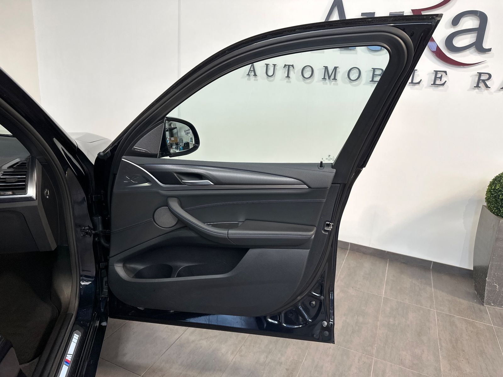 Fahrzeugabbildung BMW iX3 Impressive M Sport NAV+LED+PANO+AHK+HUD+360°
