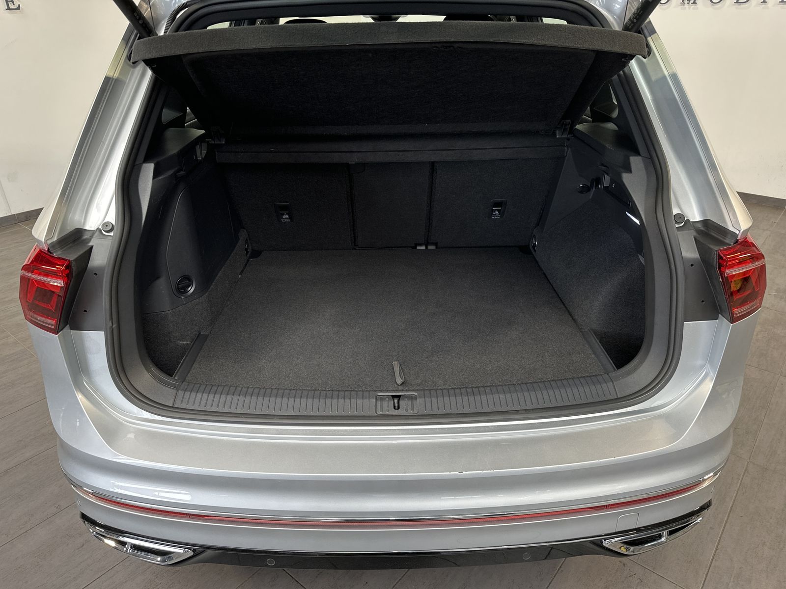 Fahrzeugabbildung Volkswagen Tiguan 1.4 TSI eHybrid R-Line NAV+MATRIX+360°+PP