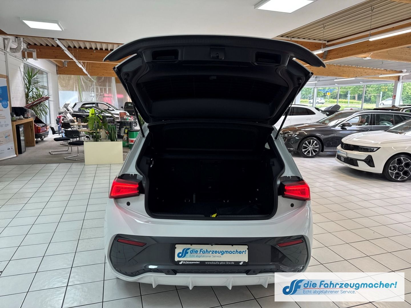 Fahrzeugabbildung CUPRA Born 150 kW Digitales Cockpit Massagesitze LED M