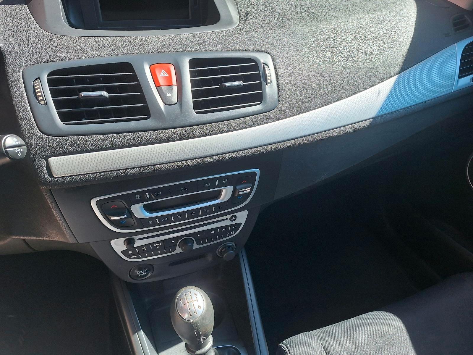 Renault Megane 2011 — photo 12