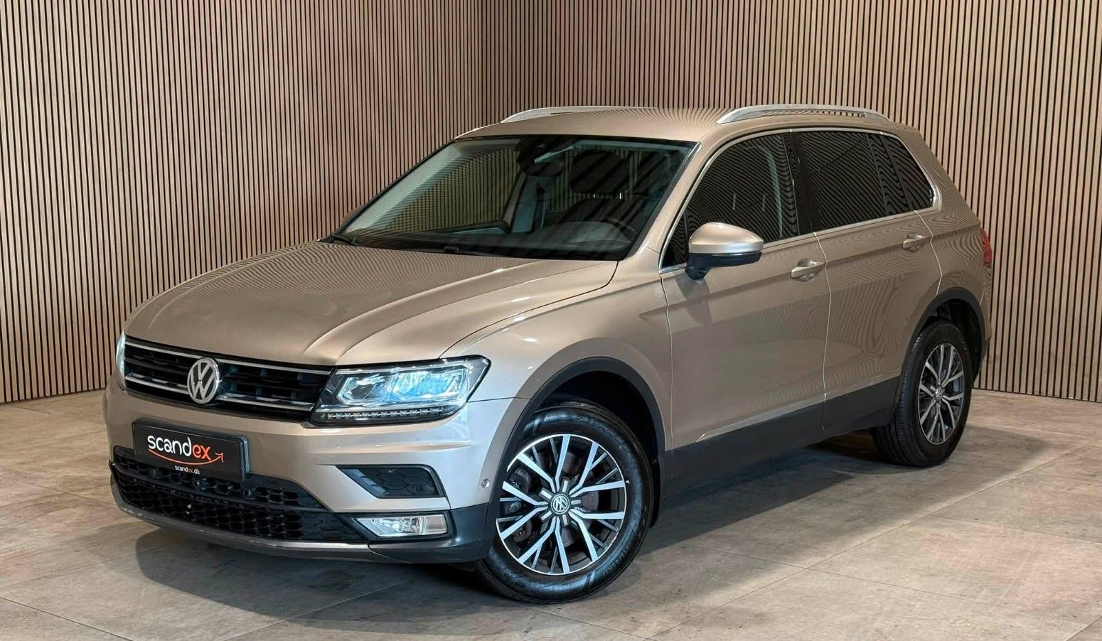 Volkswagen Tiguan - 1