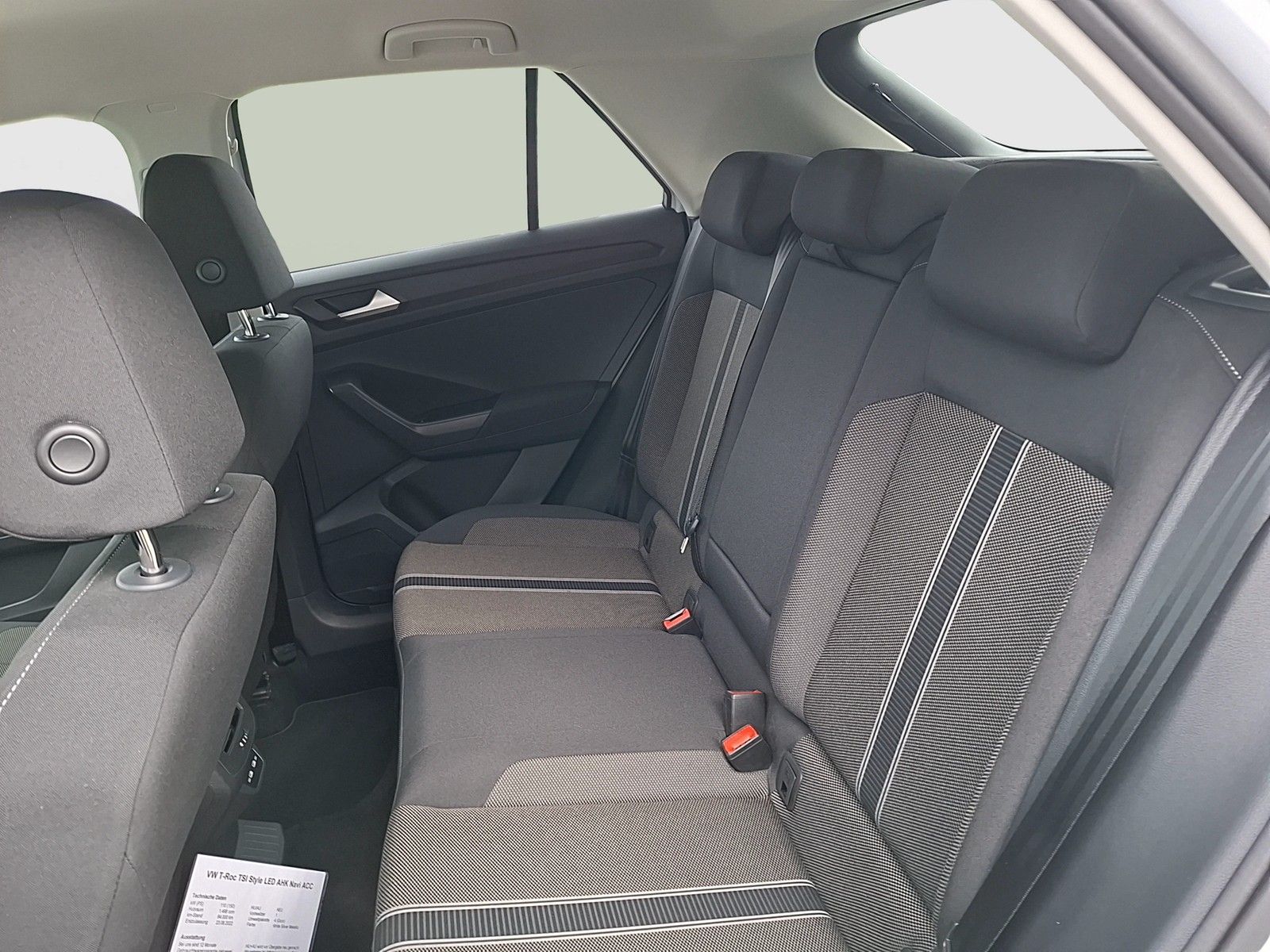 Fahrzeugabbildung Volkswagen T-Roc TSI Style LED AHK Navi ACC RFK SH