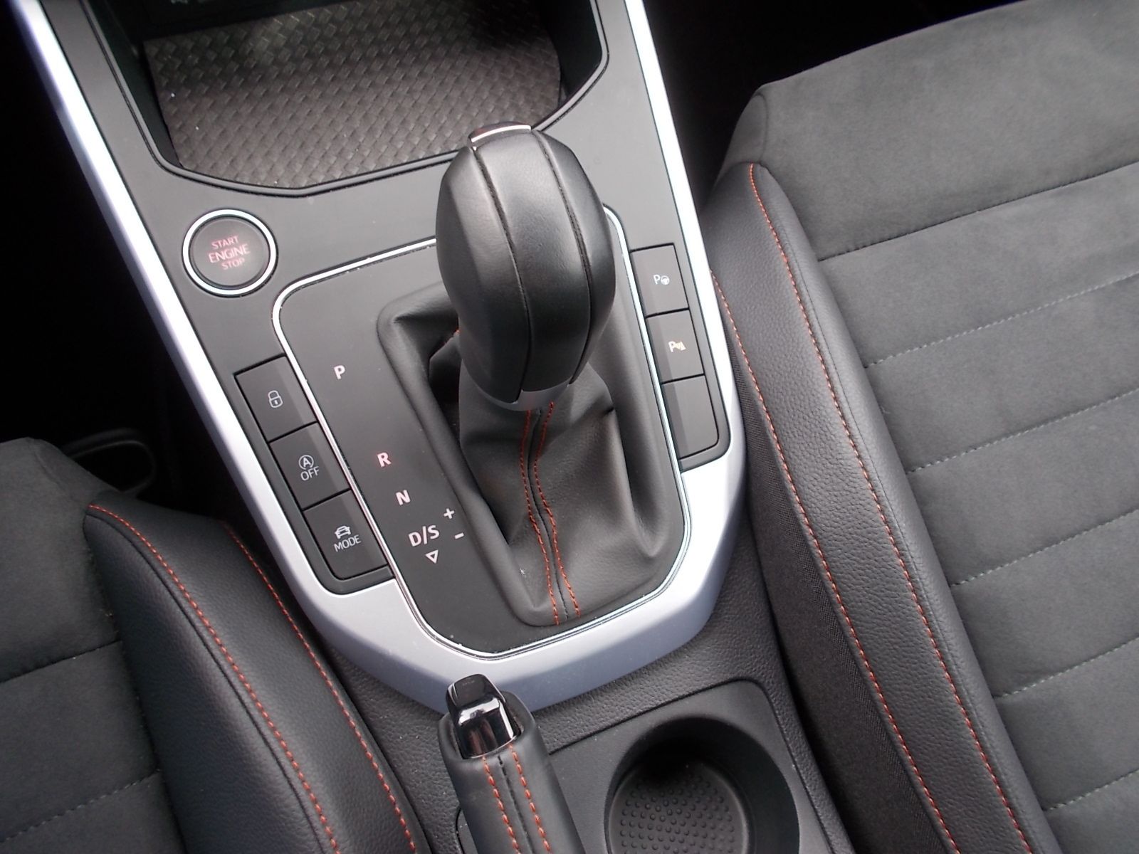 Fahrzeugabbildung SEAT Arona FR 1.0 TSI DSG + AC + wenig Kilometer