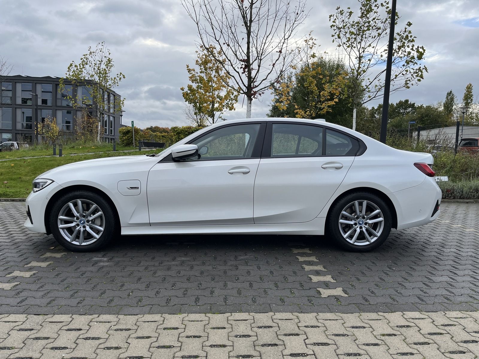 BMW 330 e Advantage | Navi | DAB | LED |Sitzheizung foto 2