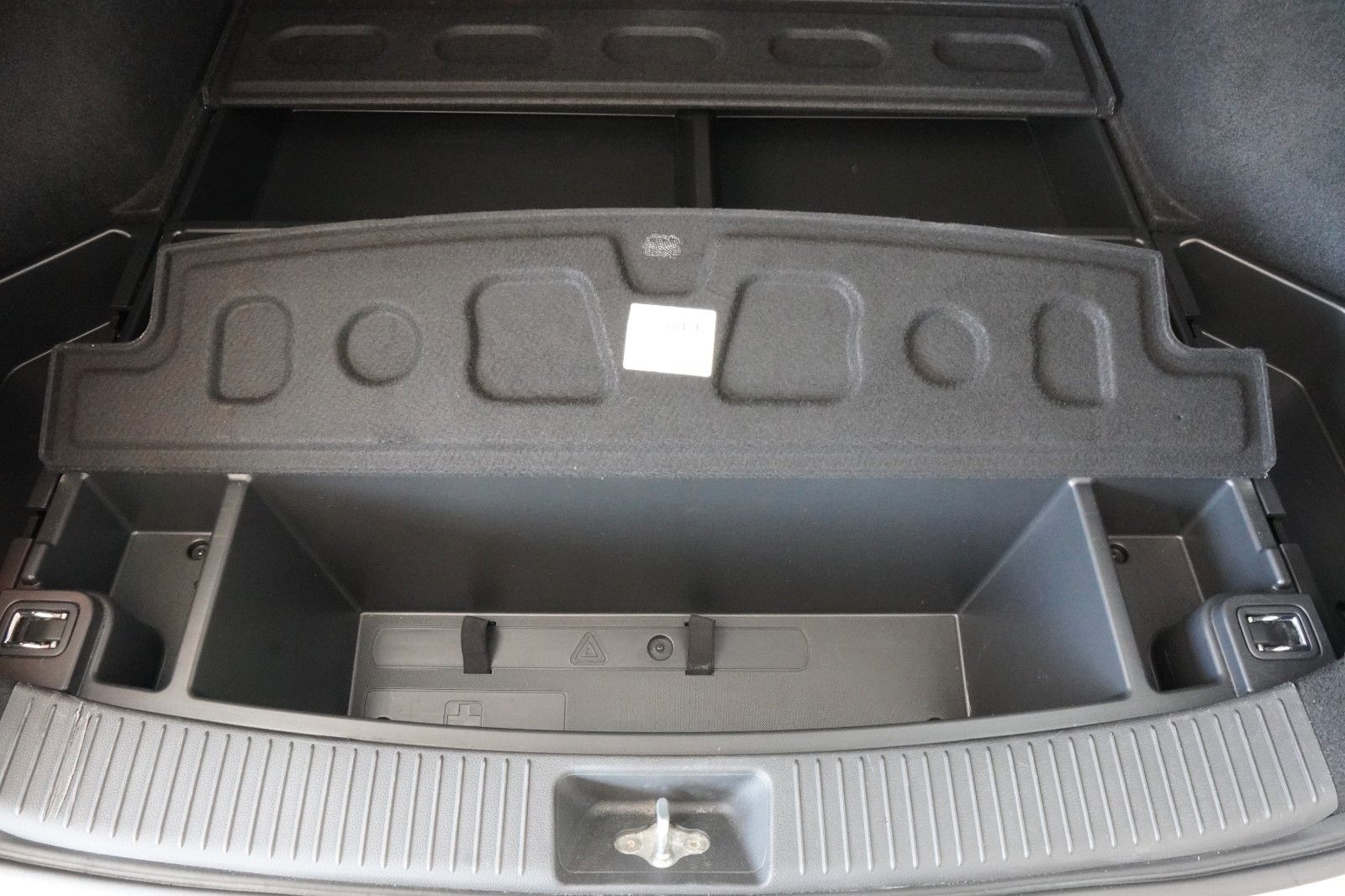 Fahrzeugabbildung Hyundai i30 cw Family *Shz*8-fach*HU Neu*