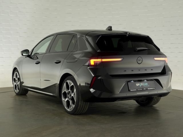 Astra LIM ULTIMATE PHEV AT+LED MATRIX+NAVI+360 G