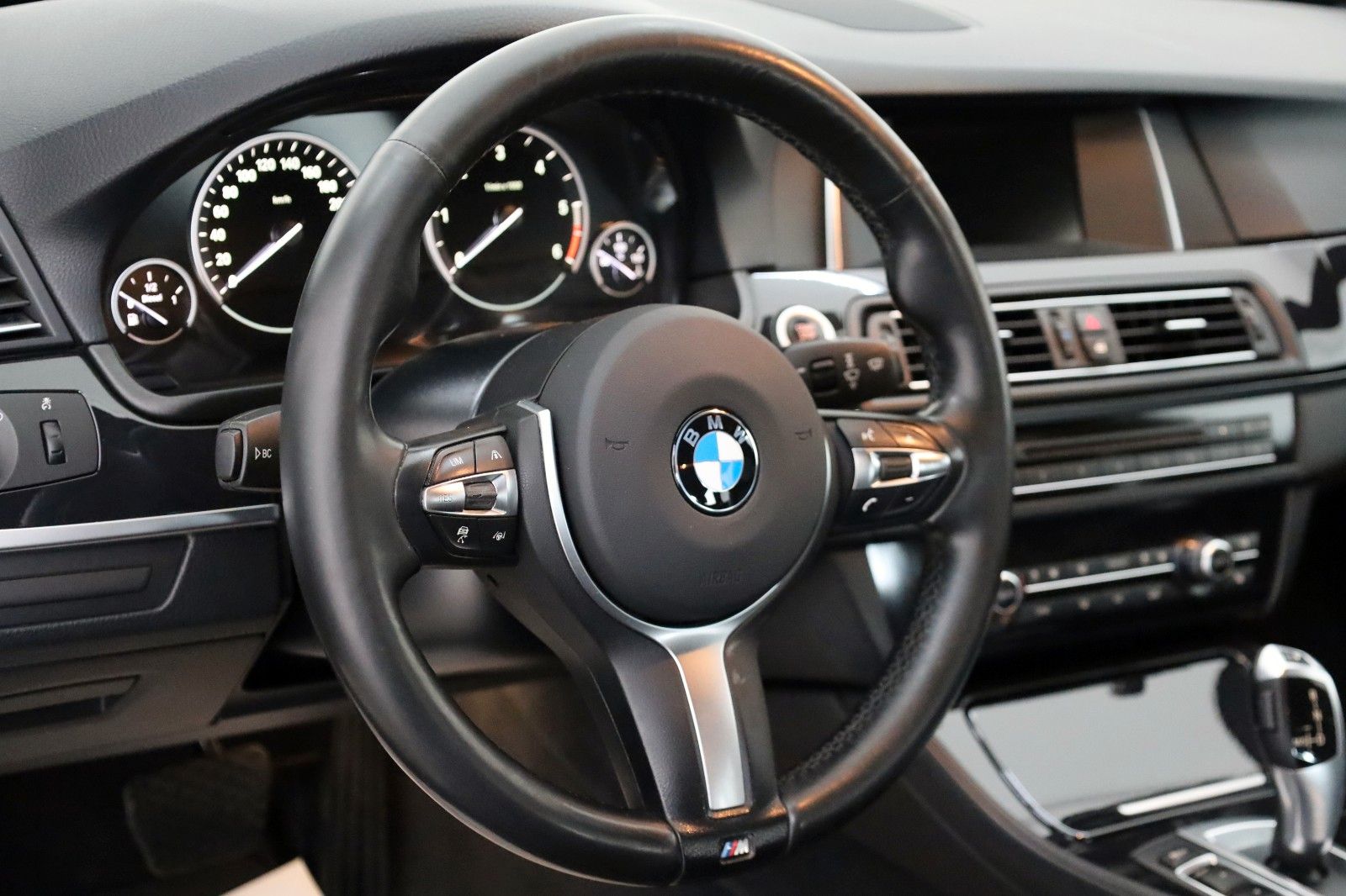 Fahrzeugabbildung BMW 530d Touring M Sport Leder,Navi,Xenon,ACC,SH,PDC