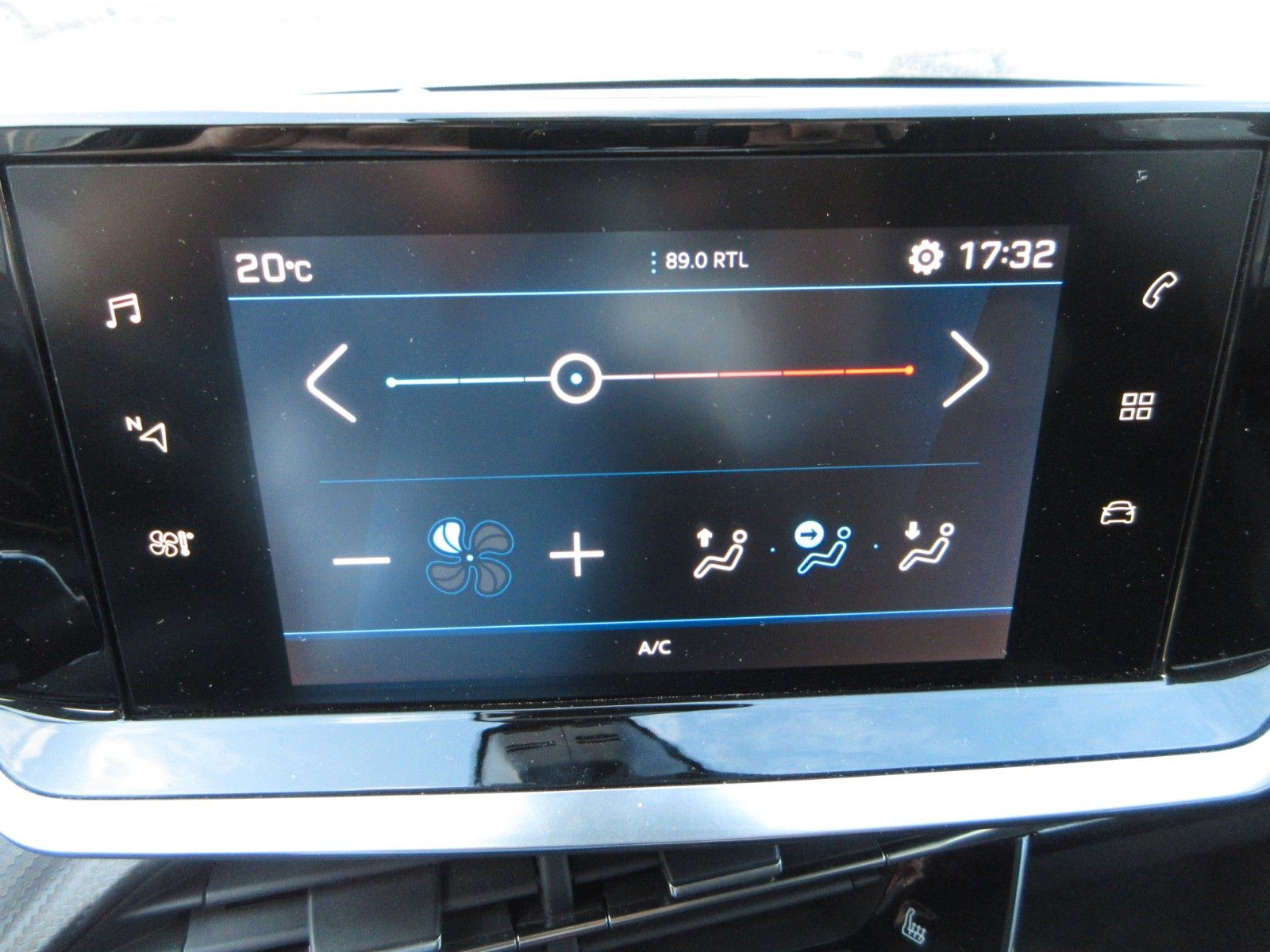 Fahrzeugabbildung Peugeot 208 Active Pack 1.2T LED/NAVI/SHZ/PDC/ALU