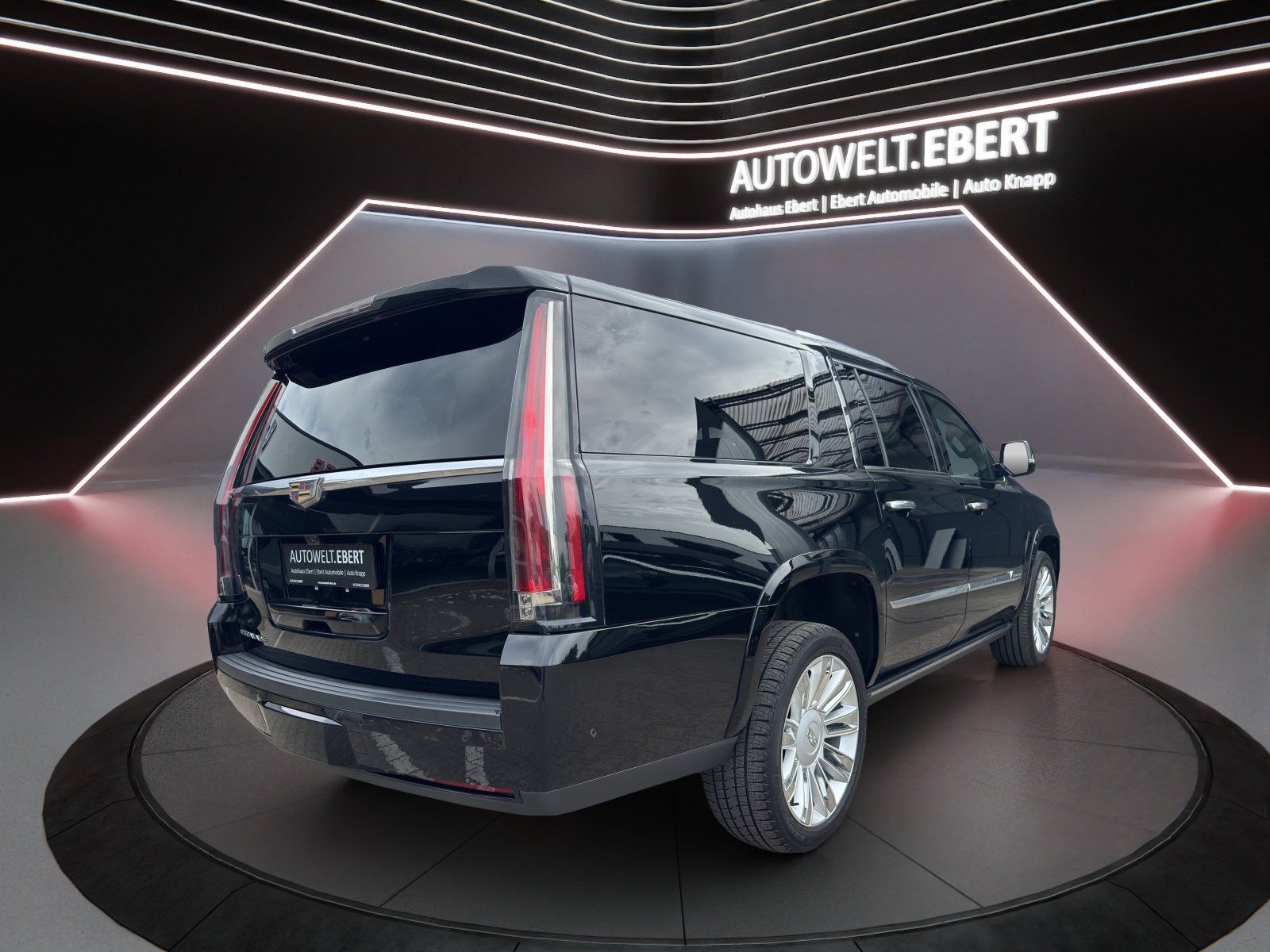 Fahrzeugabbildung Cadillac Escalade 6.2 V8 Platinum ESV // DT.Erstzulassung