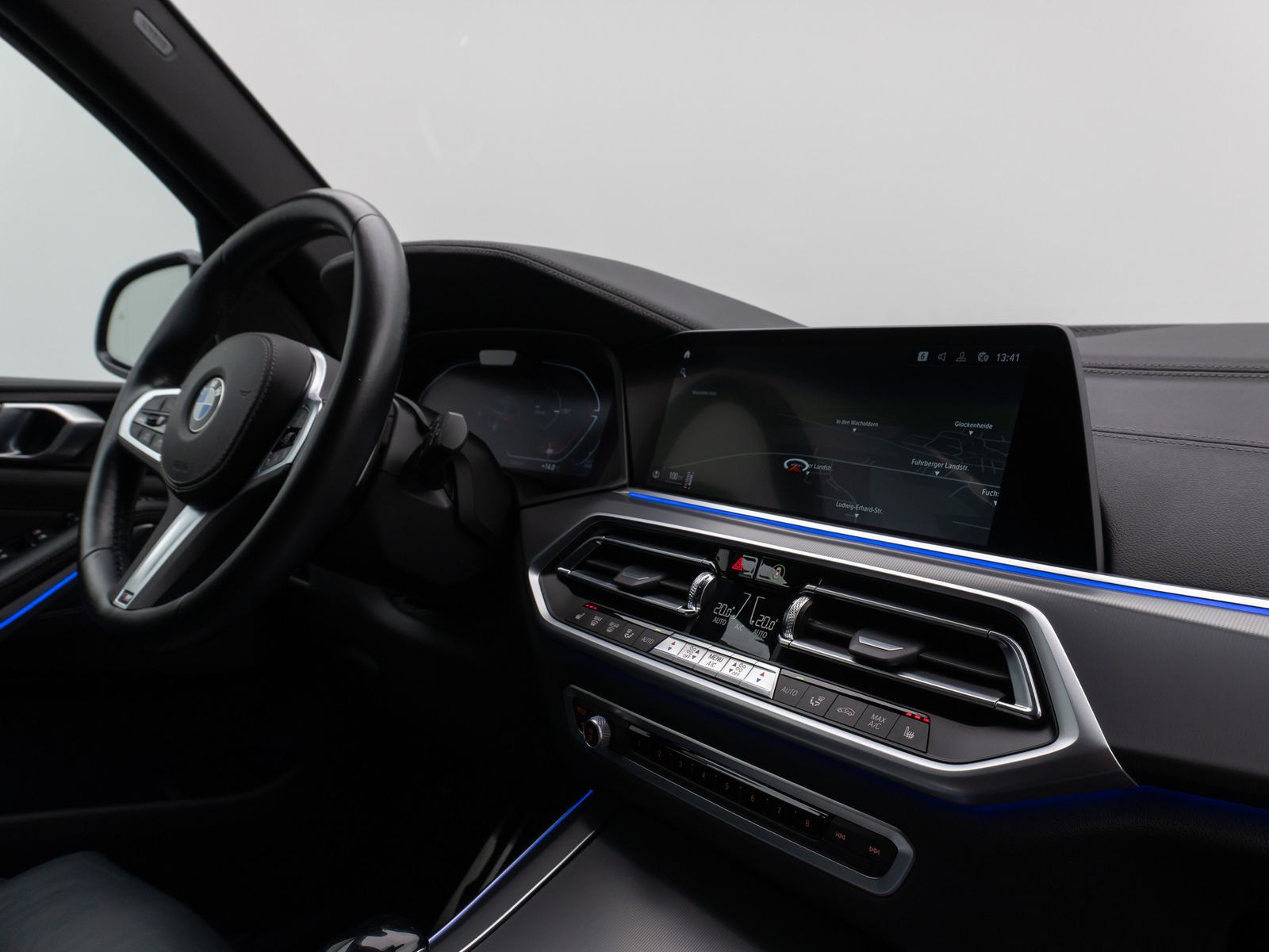 Fahrzeugabbildung BMW X5 xD30d M Sport 360°Laser HUD DAB HiFi 22Zoll