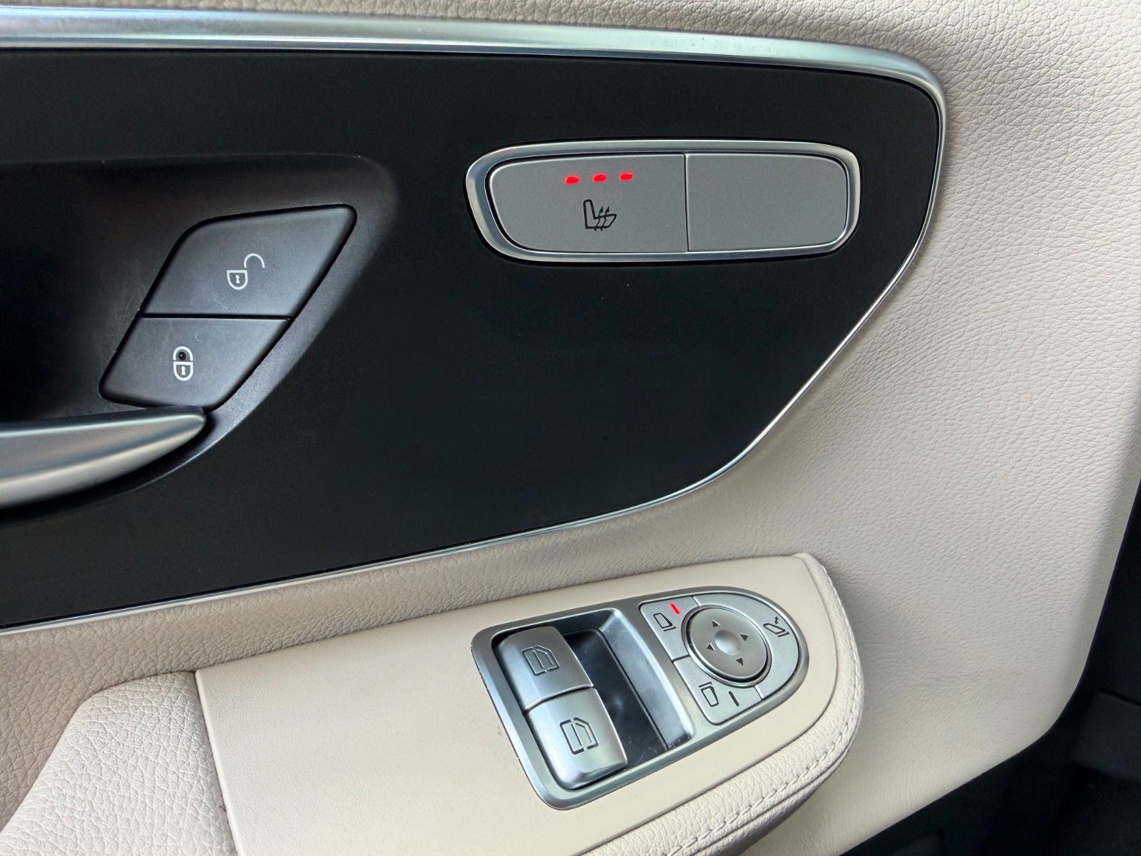 Fahrzeugabbildung Mercedes-Benz V 300 d AVA DISTRONIC 360Kamera