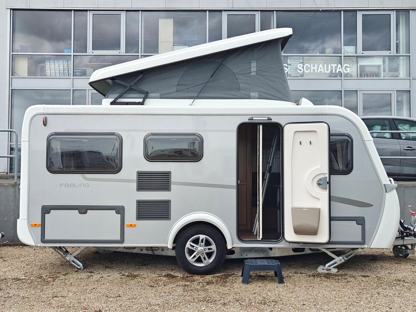 Fahrzeugabbildung HYMER / ERIBA / HYMERCAR Feeling 425 Schlafdach - JETZT 6.464€ SPAREN !!!
