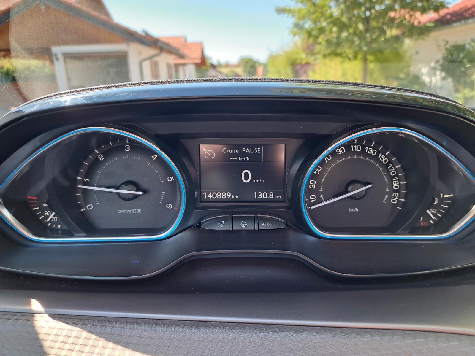 Peugeot 2008 Allure BlueHDi 100 STOP & START Allure