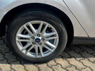 Fahrzeugabbildung Ford Focus Lim. Titanium