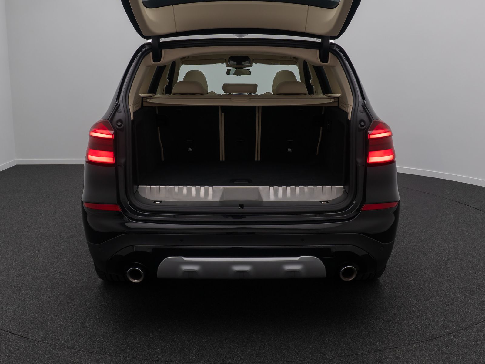 Fahrzeugabbildung BMW X3 xD30e xLine 360°HUD DAB HIFi Panorama Komfort