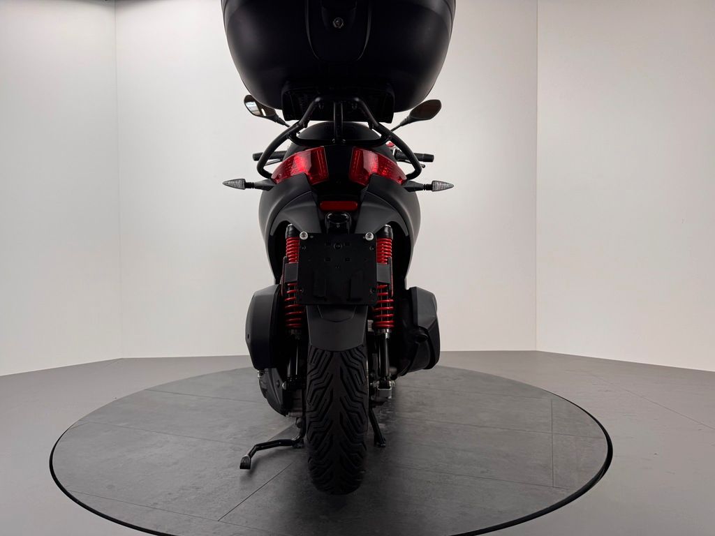 Fahrzeugabbildung Piaggio MP3 300 HPE *SERVICE NEU *TOPCASE