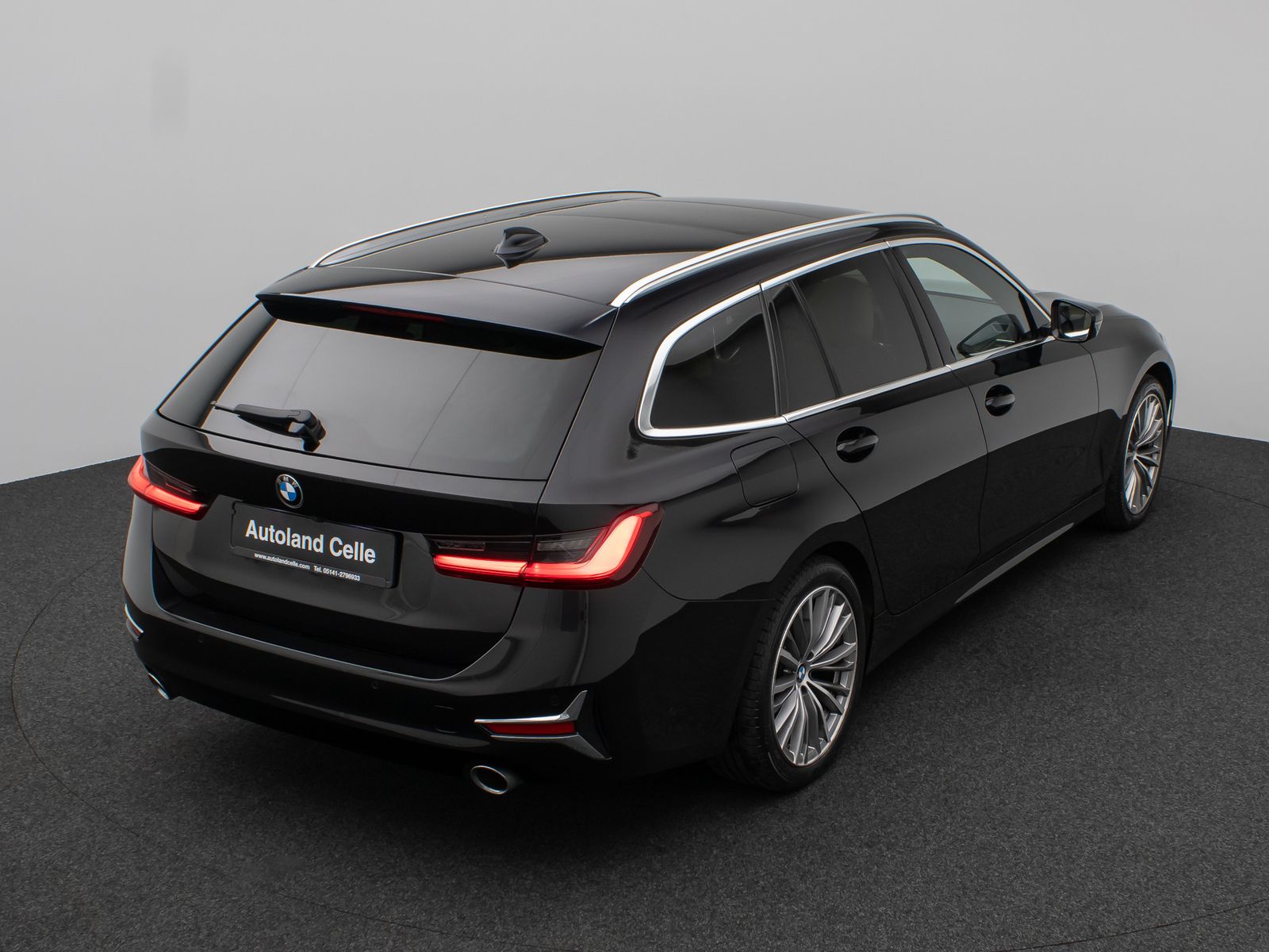 Fahrzeugabbildung BMW 320d xD LuxuryLine Kamera HUD DAB H/K AHK Komfor