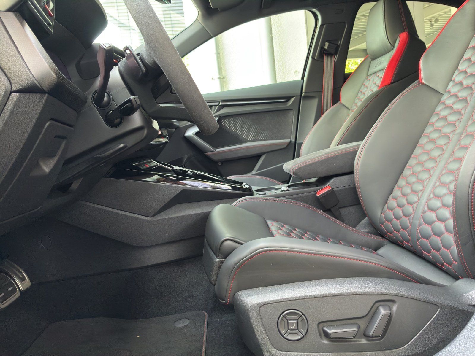 Fahrzeugabbildung Audi RS 3 Limousine 2.5 quattro TFSI HUD,Kamera,LED