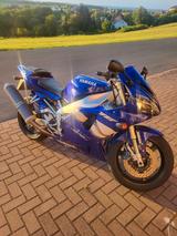 Yamaha R1 - YAMAHA 2000 R1