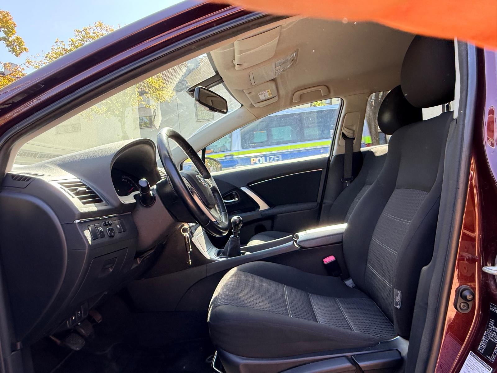 Toyota Avensis 2014 — photo 12
