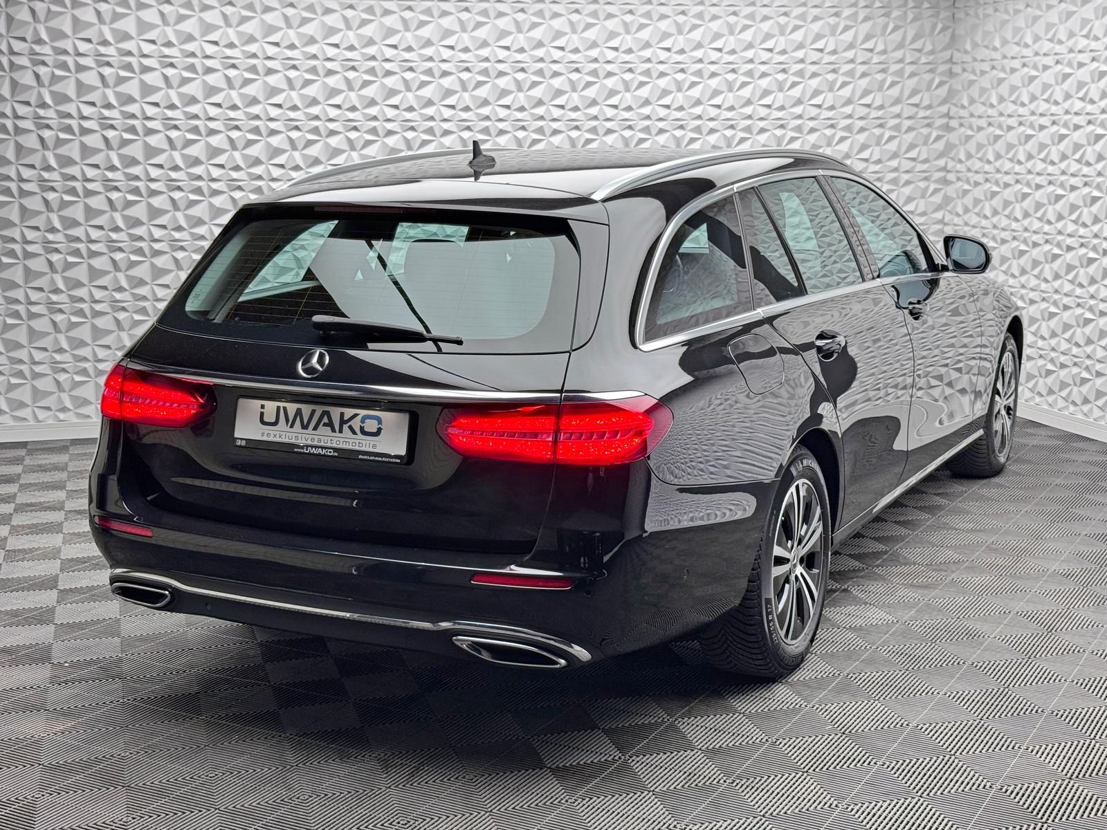 Fahrzeugabbildung Mercedes-Benz d T AVANTGARDE/TWA/RCAM/PDC/LED/CARPLAY/AMBIENTE
