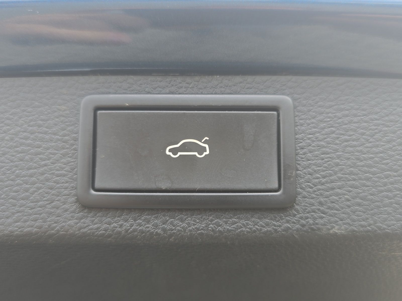 Fahrzeugabbildung SKODA Karoq Clever LED Navi AHK RFK VC SHZ