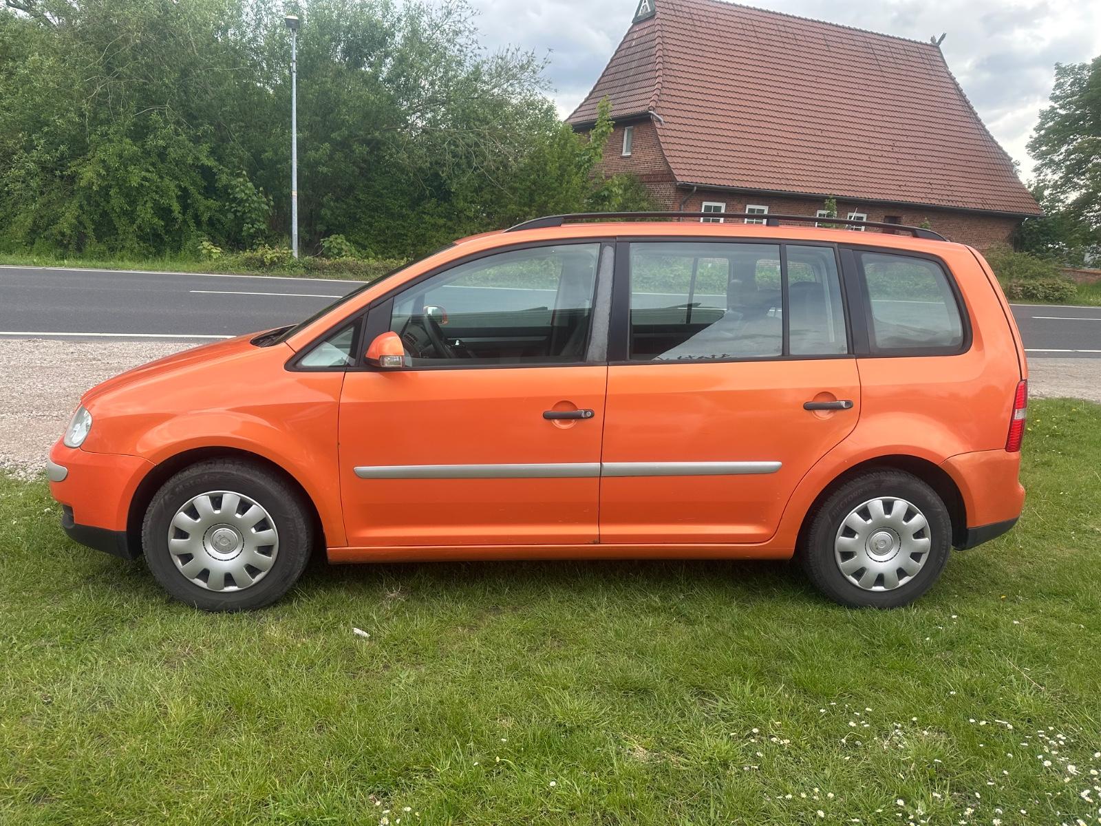 Volkswagen Touran 2005 — rear view