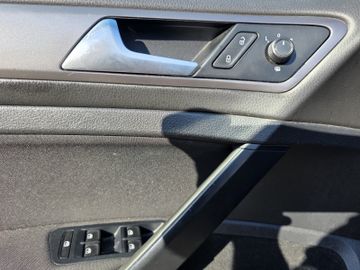 Volkswagen Golf - 11