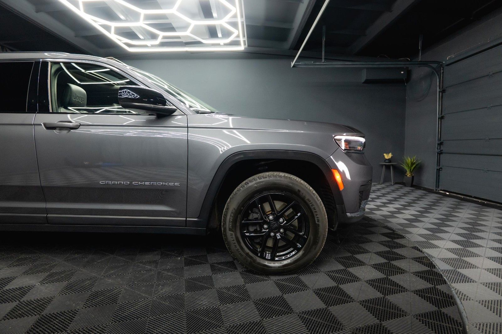 Fahrzeugabbildung Jeep Grand Cherokee 3.6 4x4 LAREDO L ACC Kamera 19%