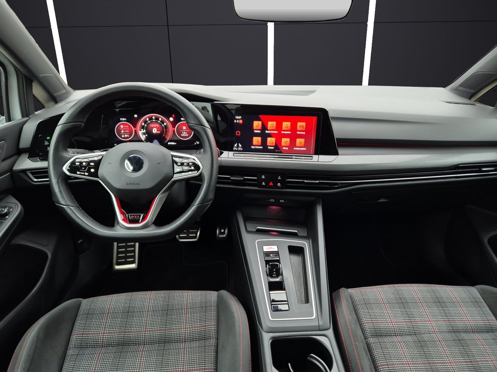 Fahrzeugabbildung Volkswagen Golf VIII GTI TSI DSG ACC LED AHZV