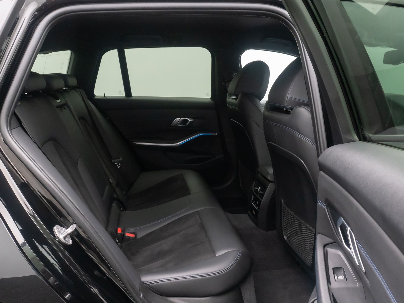 Fahrzeugabbildung BMW 330e xD M Sport DAB Laser Alarm Komfort 19Zoll