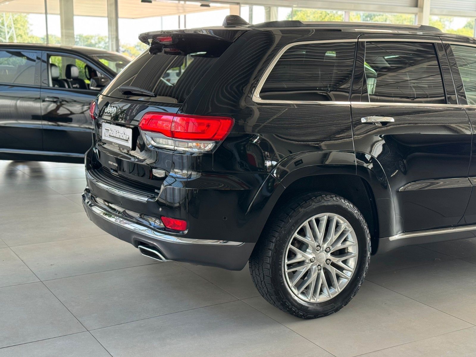 Fahrzeugabbildung Jeep Grand Cherokee 3.0 CRD Summit AHK Luft Pano