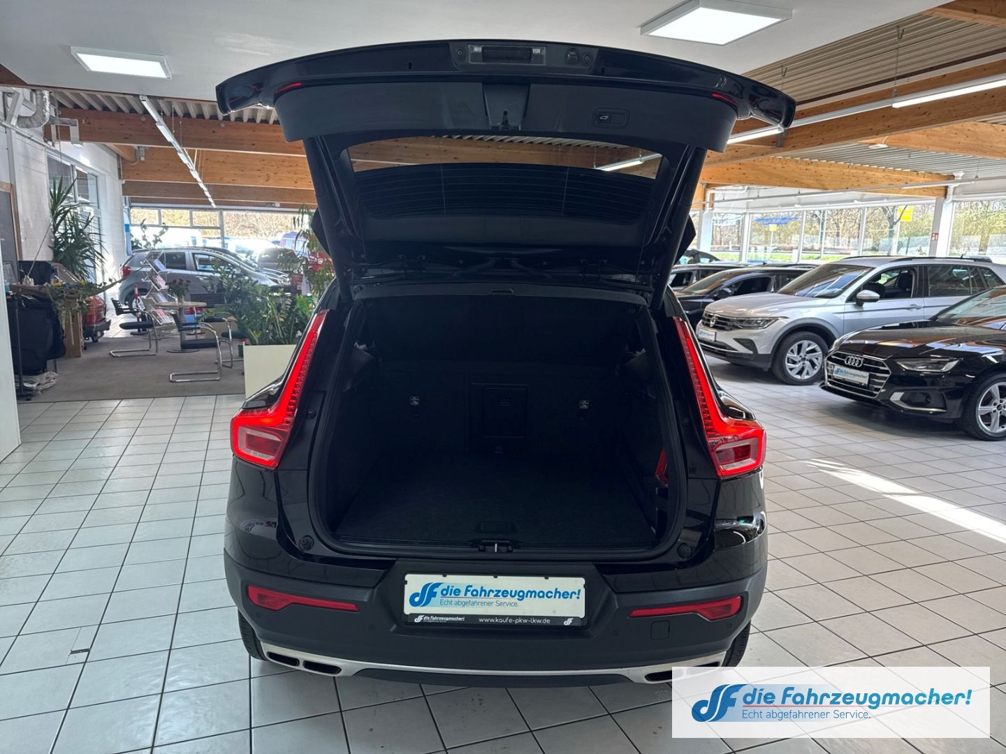 Fahrzeugabbildung Volvo XC40 Momentum Pro 2WD T4 Navi Digitales Cockpit