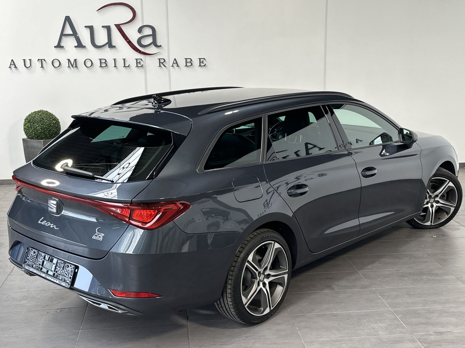 Fahrzeugabbildung SEAT Leon SpT FR e-Hybrid NAV+LED+AHK+18ZOLL+KESSY+VC