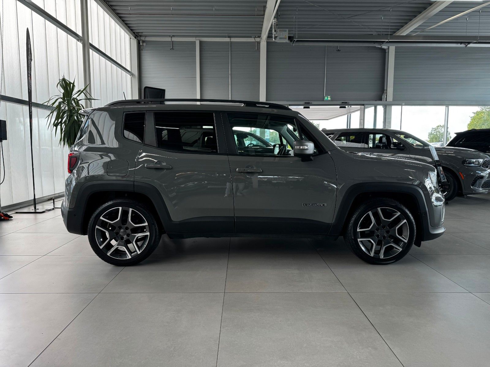 Fahrzeugabbildung Jeep Renegade 1.3 T-GDI Limited FWD "Navi- + Soundp."