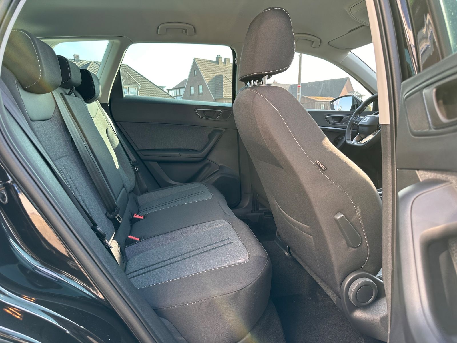 Fahrzeugabbildung SEAT Ateca 1.5 TSI Style DSG AHK/Navi/ACC/LED/SHZ/APP