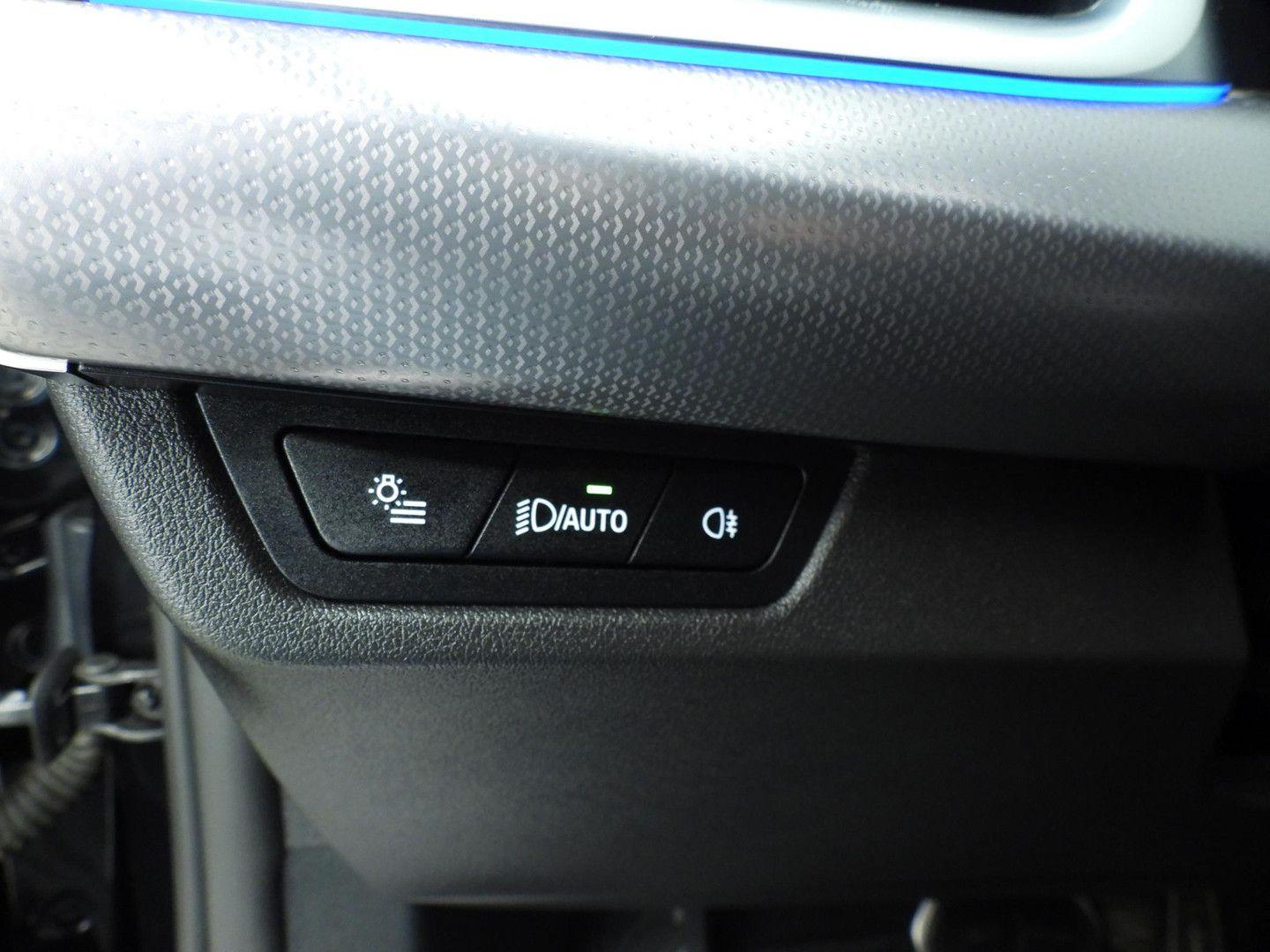 BMW X1 sDrive20i M-Sportpakket LED navi AHK, миниатюра 22