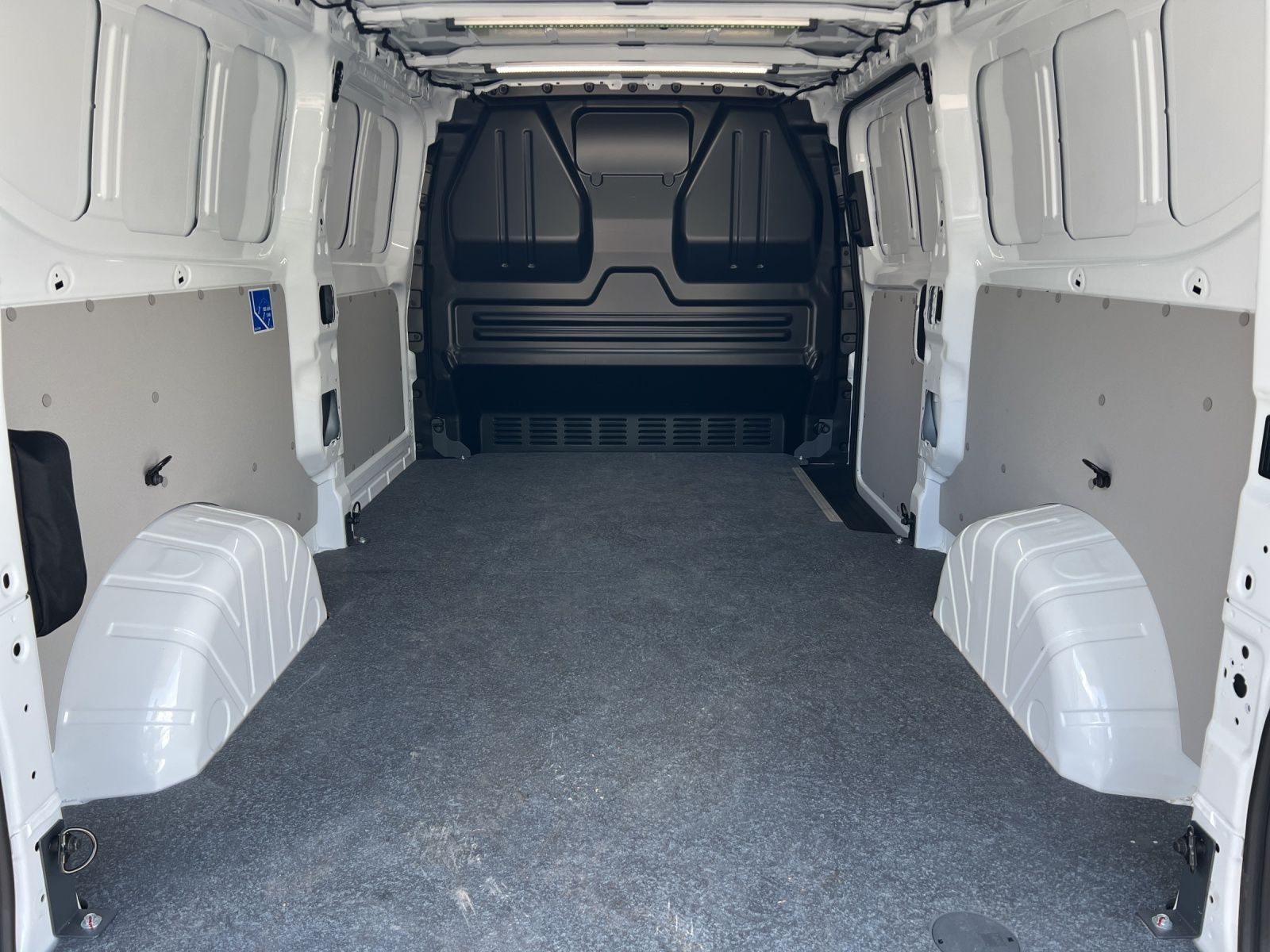 e-Transporter Kasten 100 kW BEV 1-Gang Radst. 35