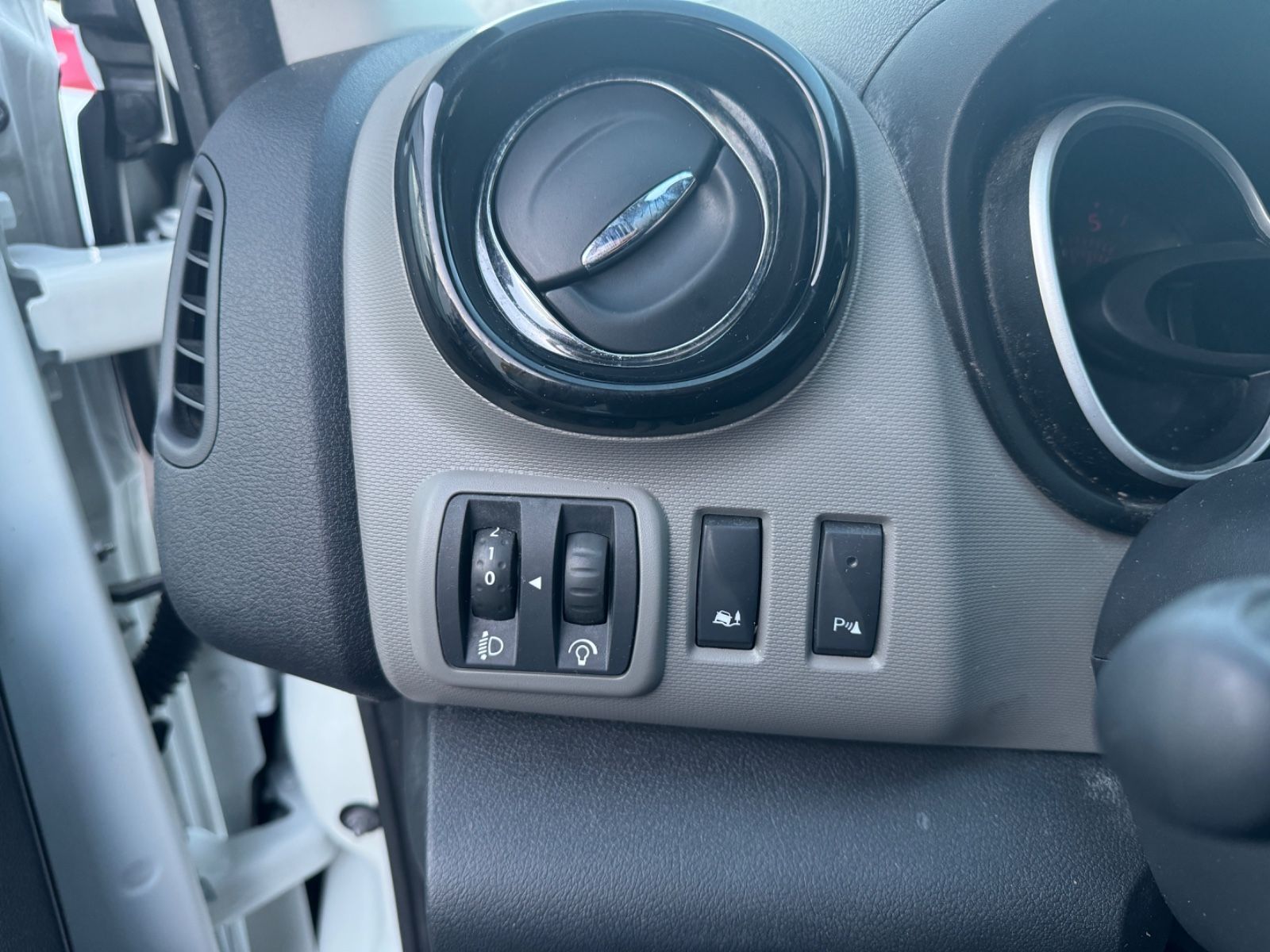 Fahrzeugabbildung Nissan NV300 Kastenwagen L2H1 Kamera+Klima