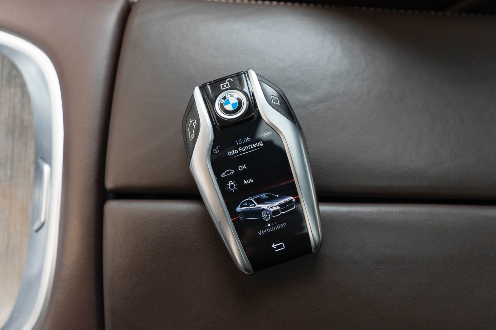 Fahrzeugabbildung BMW 745 e M SPORT H&K LASER MASSAGE PANO 360° HUD