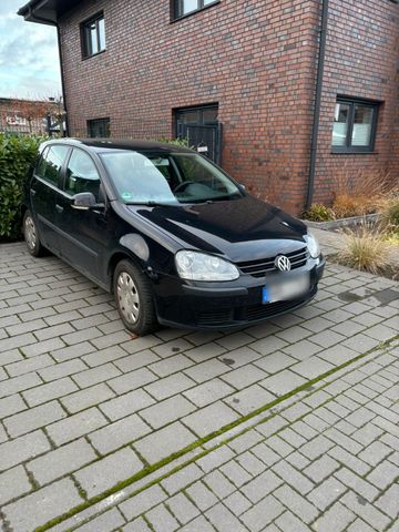 Volkswagen VW Golf 5 mit Gasanlage und abnehmbarer AHK